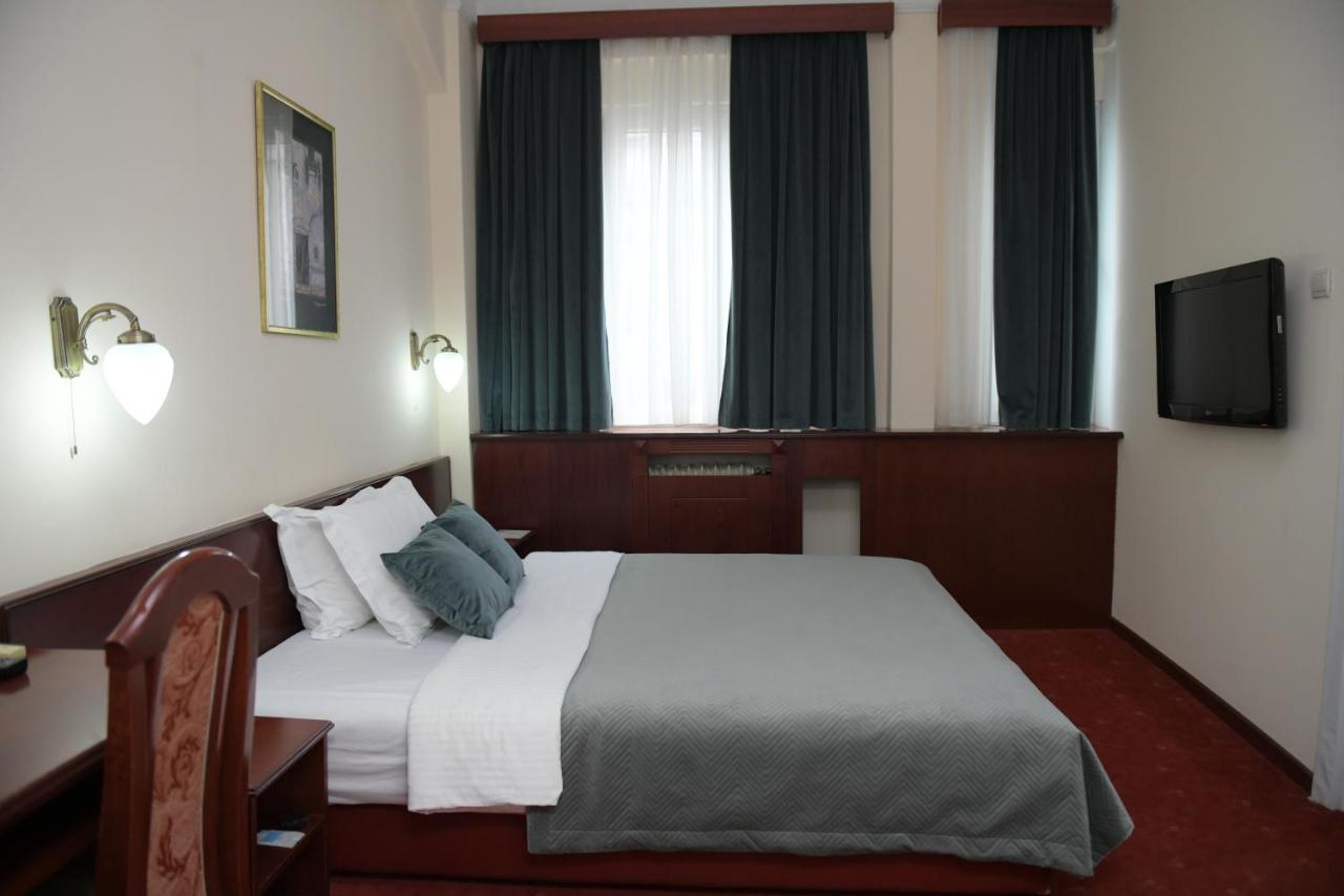 Double or Twin Room,1347393629:JPEG
